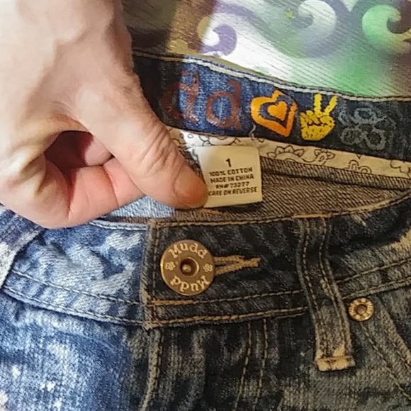 mudd jean shorts. Size 1 - Picture 2 of 3